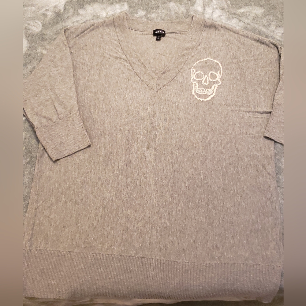 Torrid V-neck Sweater with skull embroidery detail,  gray & pink sz 2